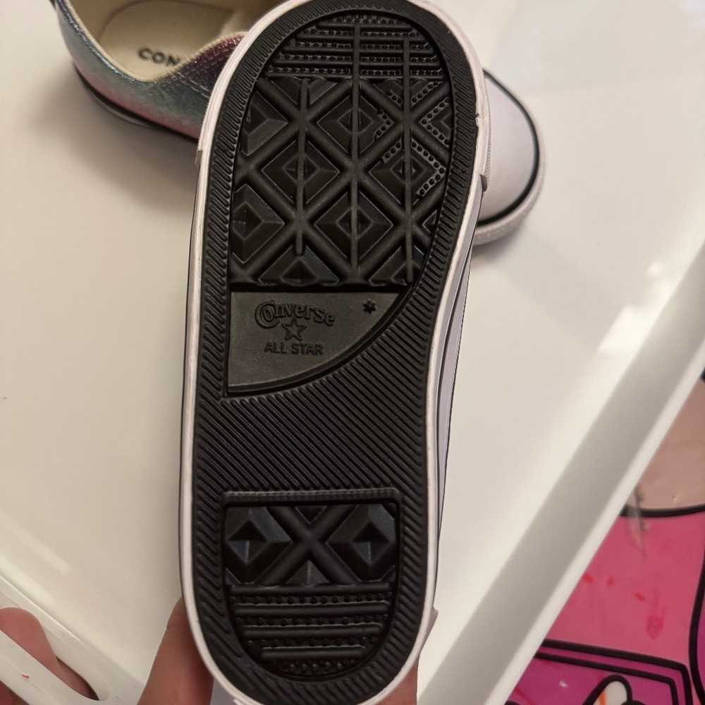 Converse - Picture 2 of 3